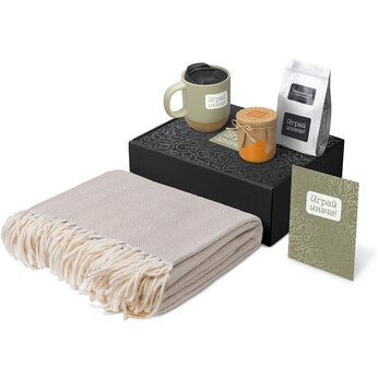 Подарочный набор «Re:y. Nest» с пледом, кружкой и вареньем