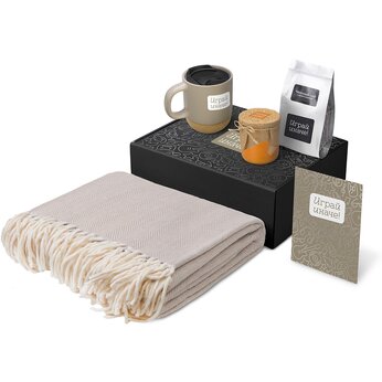 Подарочный набор «Re:y. Nest» с пледом, кружкой и вареньем