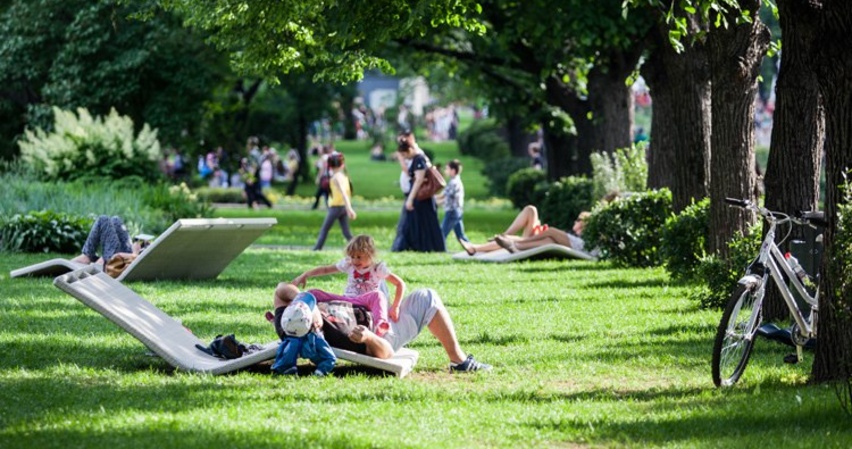 люди в парке 2.jpg